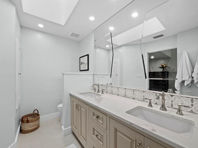 1918 HARBOURSIDE DRIVE 902, Longboat Key, FL 34228