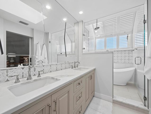 1918 HARBOURSIDE DRIVE 902, Longboat Key, FL 34228