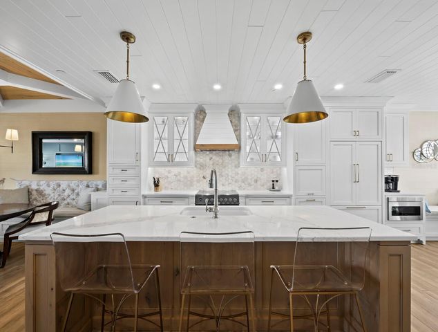 1918 HARBOURSIDE DRIVE 902, Longboat Key, FL 34228