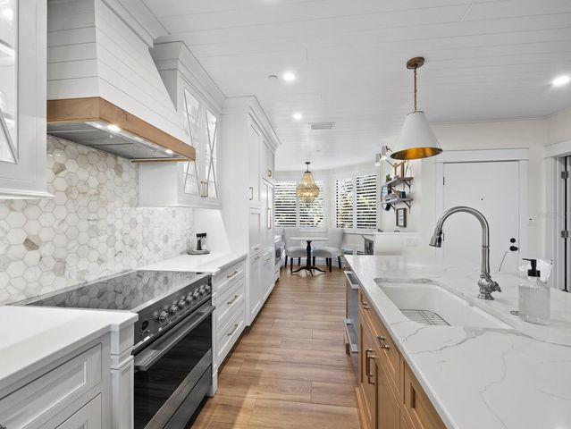 1918 HARBOURSIDE DRIVE 902, Longboat Key, FL 34228