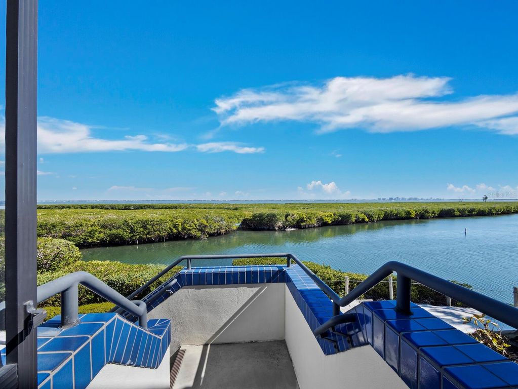 Image 13 of property listing at 1918 HARBOURSIDE DRIVE 902, Longboat Key, FL 34228