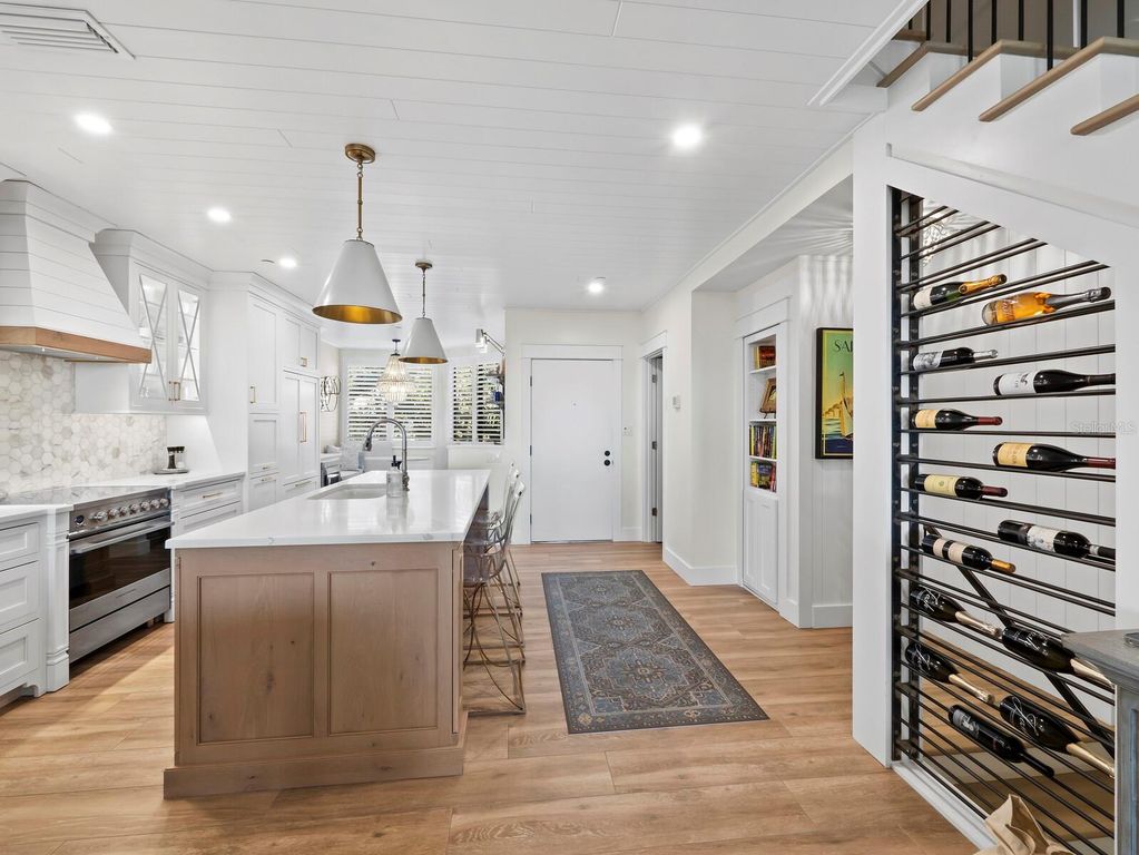 Image 17 of property listing at 1918 HARBOURSIDE DRIVE 902, Longboat Key, FL 34228