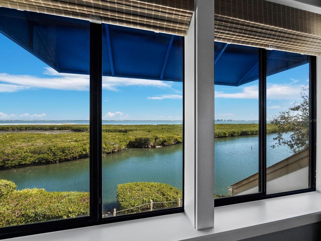 Image 22 of property listing at 1918 HARBOURSIDE DRIVE 902, Longboat Key, FL 34228