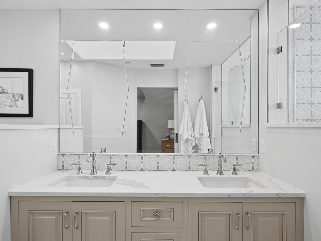 Image 24 of property listing at 1918 HARBOURSIDE DRIVE 902, Longboat Key, FL 34228