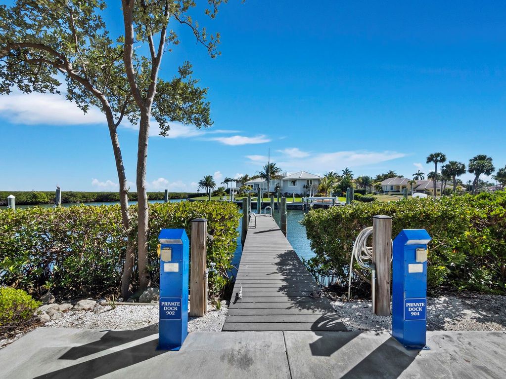 Image 37 of property listing at 1918 HARBOURSIDE DRIVE 902, Longboat Key, FL 34228
