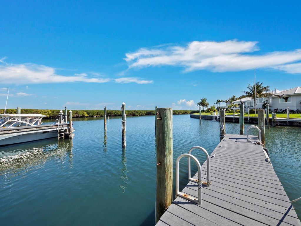 Image 38 of property listing at 1918 HARBOURSIDE DRIVE 902, Longboat Key, FL 34228