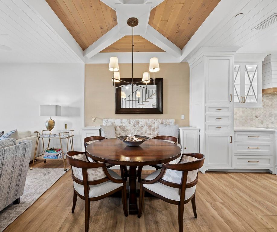 Image 7 of property listing at 1918 HARBOURSIDE DRIVE 902, Longboat Key, FL 34228