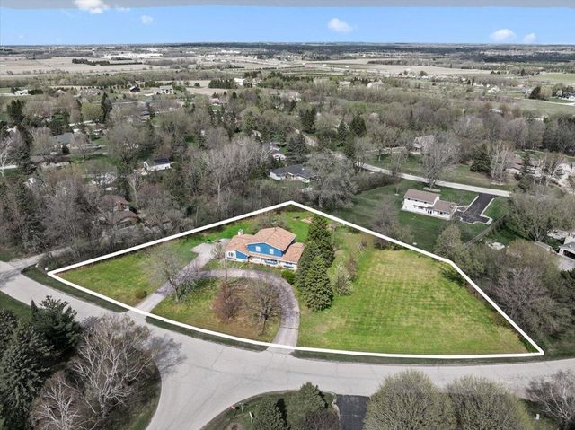 2818 Farview DRIVE, Richfield, WI 53076