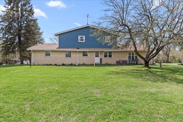 2818 Farview DRIVE, Richfield, WI 53076