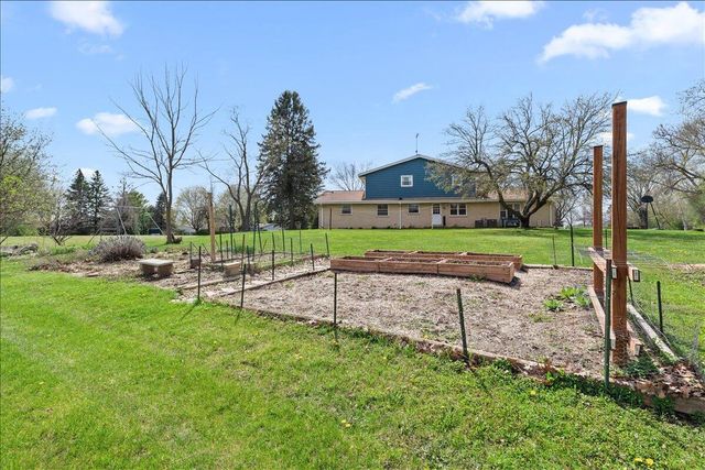 2818 Farview DRIVE, Richfield, WI 53076