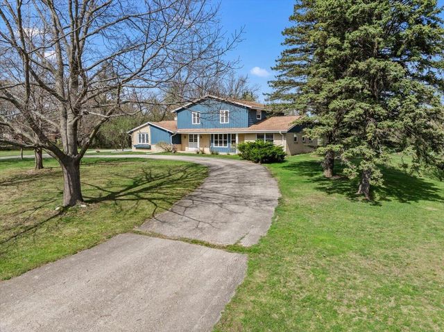 2818 Farview DRIVE, Richfield, WI 53076