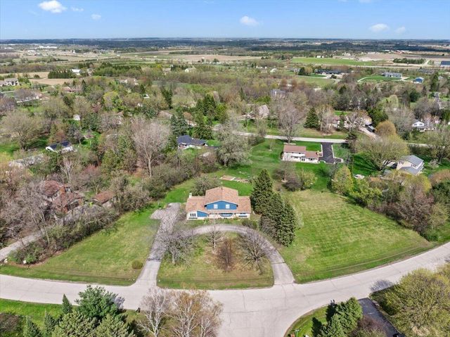 2818 Farview DRIVE, Richfield, WI 53076