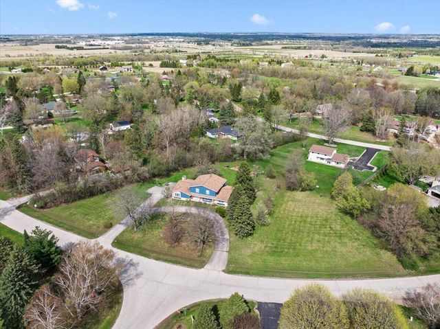 2818 Farview DRIVE, Richfield, WI 53076