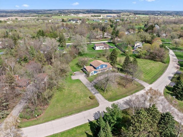 2818 Farview DRIVE, Richfield, WI 53076