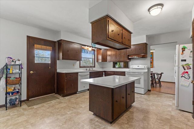 2818 Farview DRIVE, Richfield, WI 53076