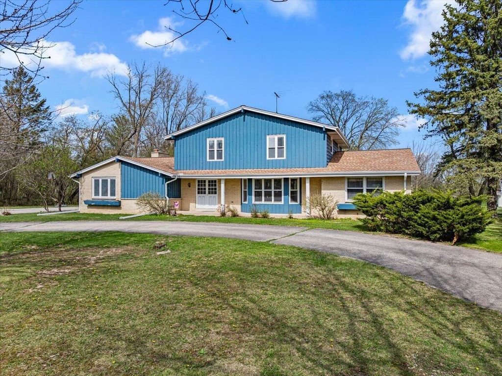 2818 Farview DRIVE, Richfield, WI 53076