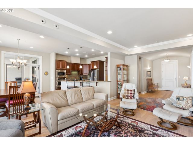 707 N HAYDEN ISLAND Dr 218, Portland, OR 97217
