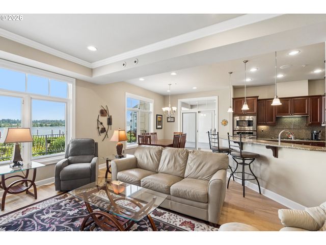 707 N HAYDEN ISLAND Dr 218, Portland, OR 97217