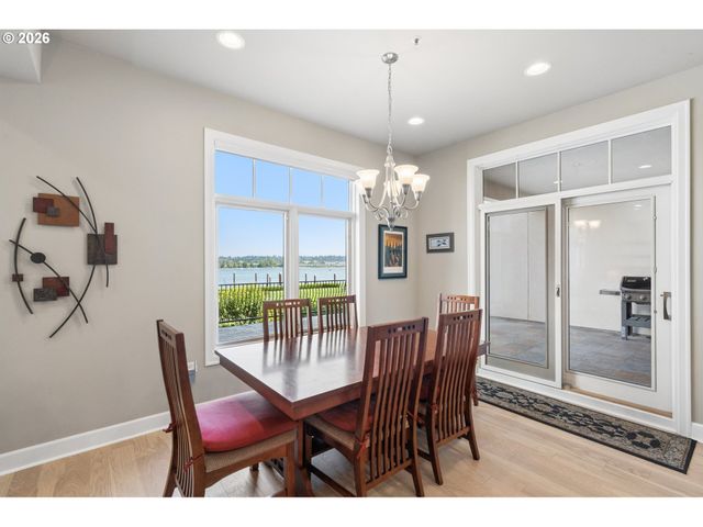 707 N HAYDEN ISLAND Dr 218, Portland, OR 97217