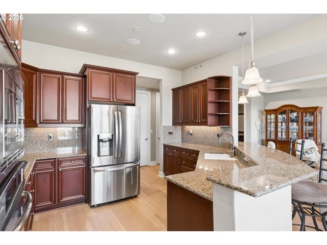 707 N HAYDEN ISLAND Dr 218, Portland, OR 97217