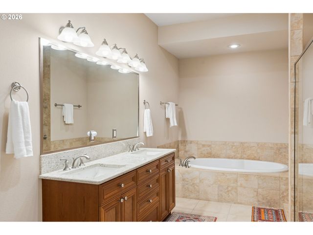 707 N HAYDEN ISLAND Dr 218, Portland, OR 97217