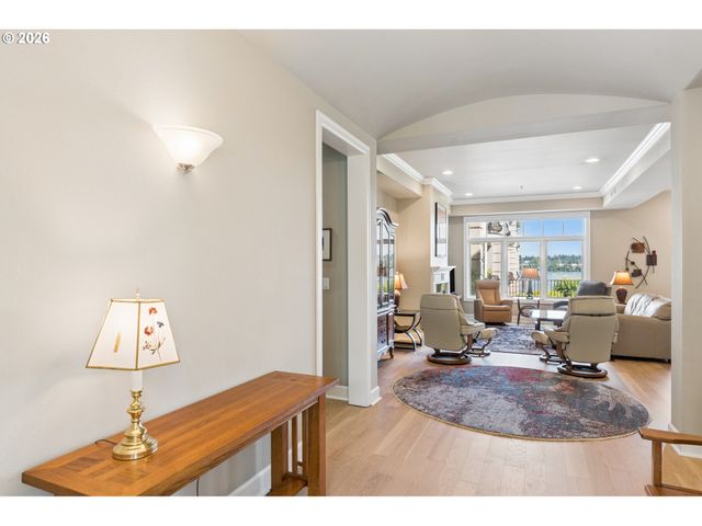 707 N HAYDEN ISLAND Dr 218, Portland, OR 97217