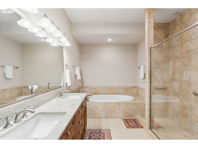 707 N HAYDEN ISLAND Dr 218, Portland, OR 97217