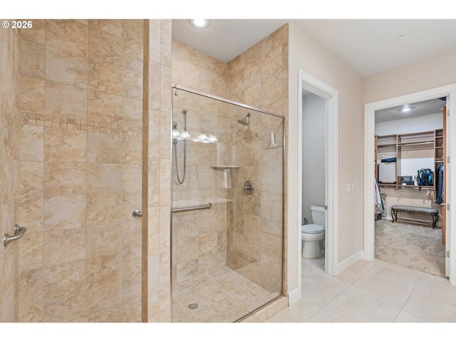 707 N HAYDEN ISLAND Dr 218, Portland, OR 97217