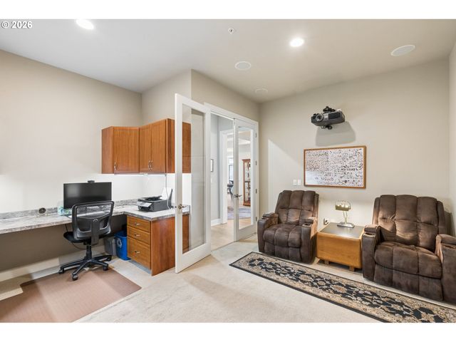 707 N HAYDEN ISLAND Dr 218, Portland, OR 97217
