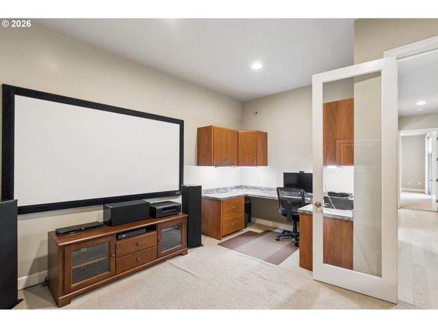 707 N HAYDEN ISLAND Dr 218, Portland, OR 97217