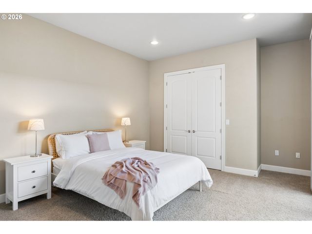 707 N HAYDEN ISLAND Dr 218, Portland, OR 97217