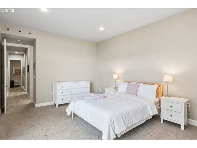 707 N HAYDEN ISLAND Dr 218, Portland, OR 97217