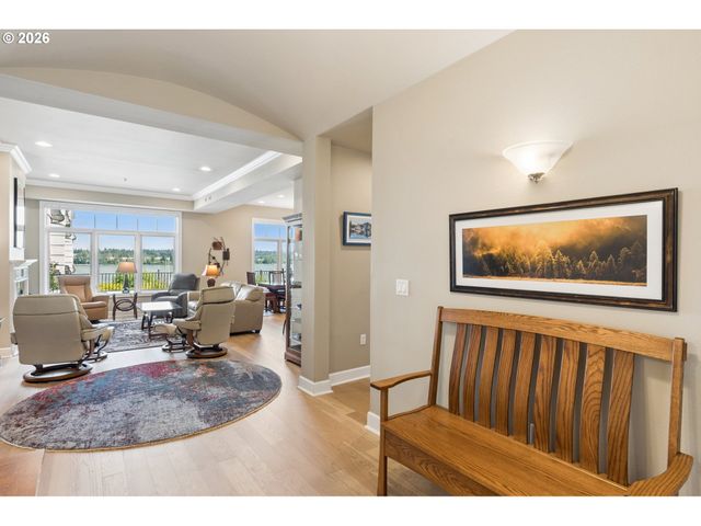707 N HAYDEN ISLAND Dr 218, Portland, OR 97217
