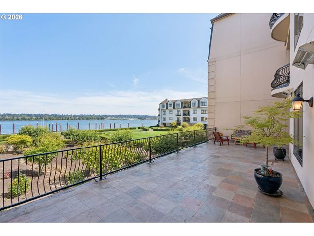 707 N HAYDEN ISLAND Dr 218, Portland, OR 97217