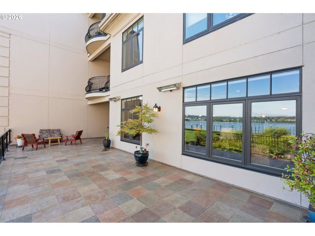 707 N HAYDEN ISLAND Dr 218, Portland, OR 97217