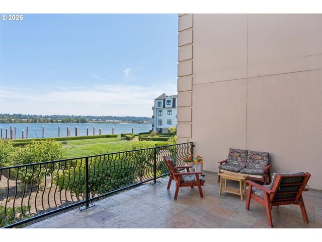 707 N HAYDEN ISLAND Dr 218, Portland, OR 97217