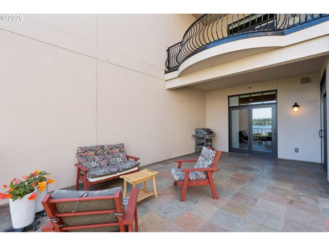 707 N HAYDEN ISLAND Dr 218, Portland, OR 97217