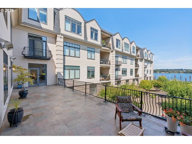 707 N HAYDEN ISLAND Dr 218, Portland, OR 97217