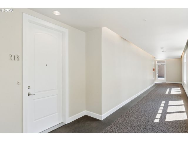 707 N HAYDEN ISLAND Dr 218, Portland, OR 97217