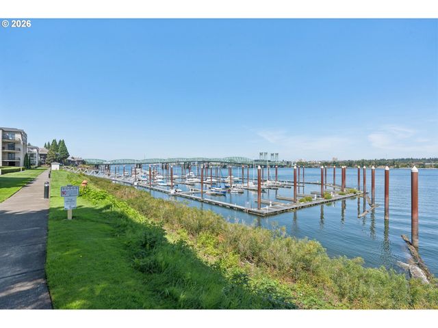 707 N HAYDEN ISLAND Dr 218, Portland, OR 97217