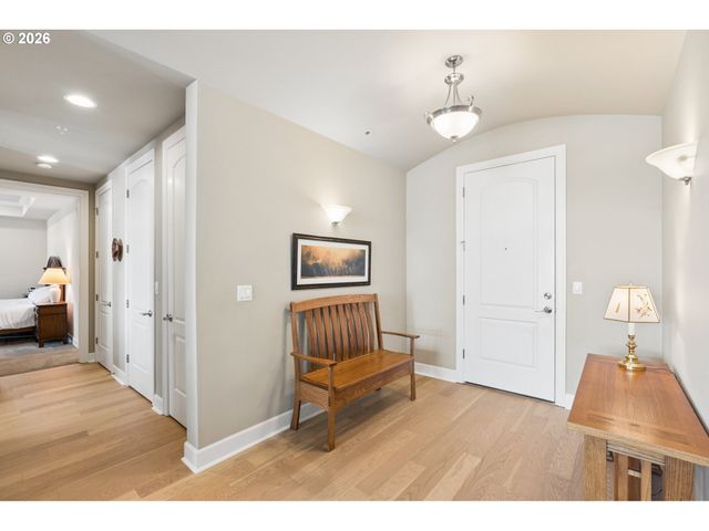 707 N HAYDEN ISLAND Dr 218, Portland, OR 97217