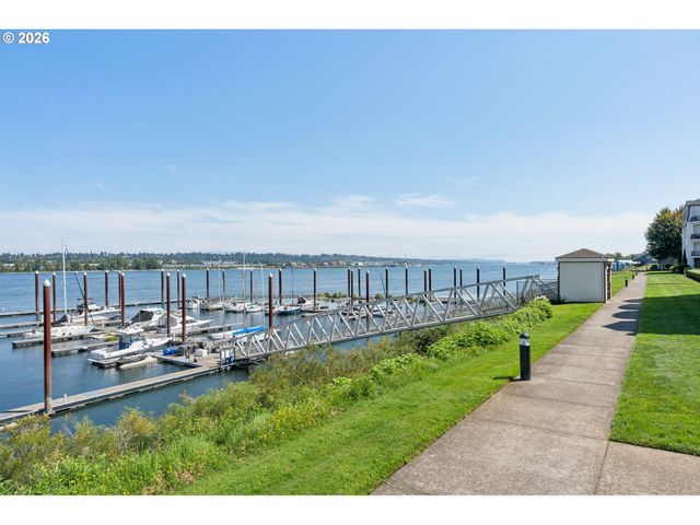 707 N HAYDEN ISLAND Dr 218, Portland, OR 97217
