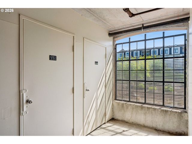 707 N HAYDEN ISLAND Dr 218, Portland, OR 97217