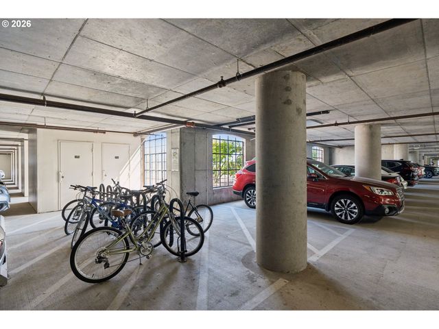 707 N HAYDEN ISLAND Dr 218, Portland, OR 97217