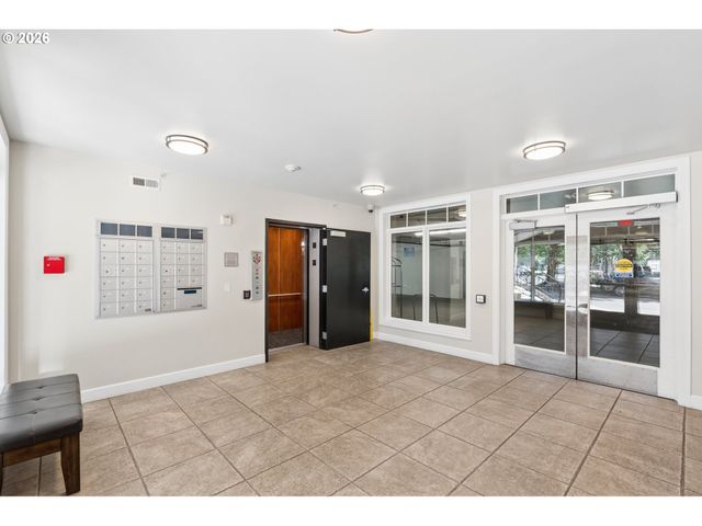 707 N HAYDEN ISLAND Dr 218, Portland, OR 97217