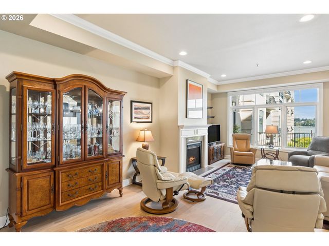 707 N HAYDEN ISLAND Dr 218, Portland, OR 97217