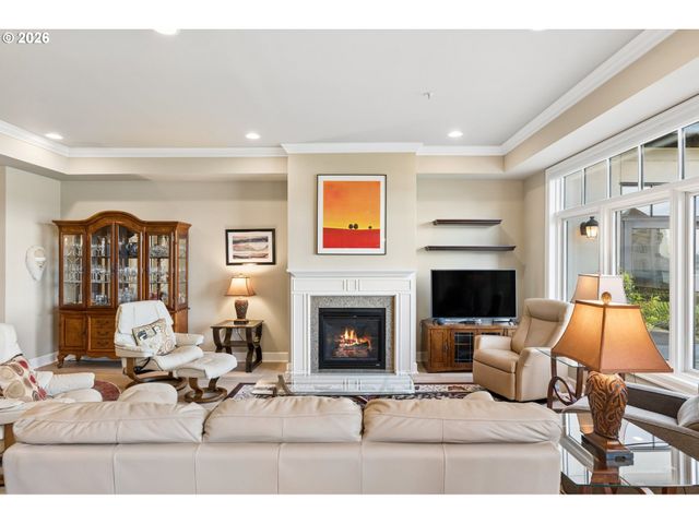 707 N HAYDEN ISLAND Dr 218, Portland, OR 97217