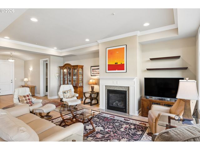 707 N HAYDEN ISLAND Dr 218, Portland, OR 97217