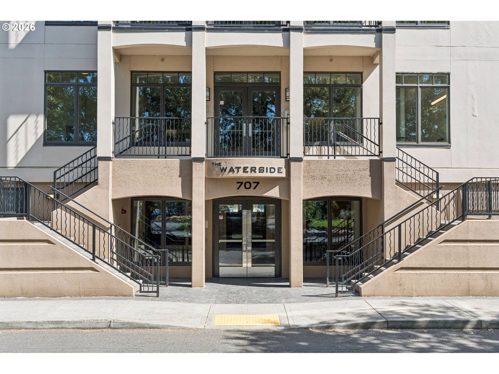 707 N HAYDEN ISLAND Dr 218, Portland, OR 97217