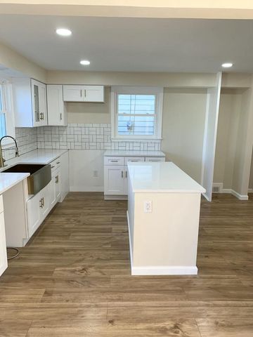 2040 Jay Eye See AVENUE, Racine, WI 53403